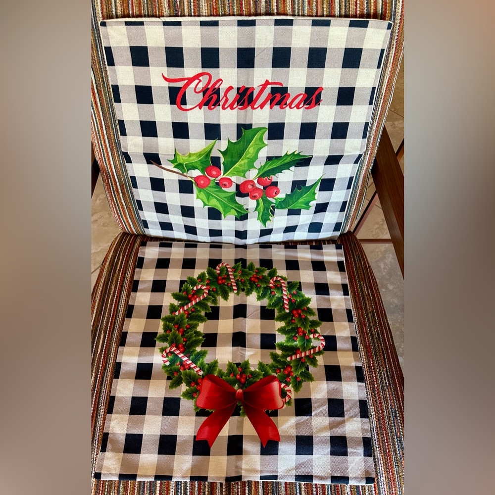 🍀Pair of New/unused Christmas Pillow covers. Checked with Christmas design.